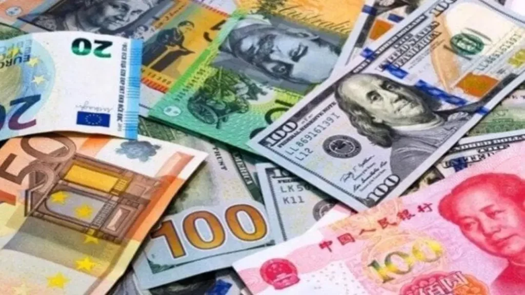 تحديثات الأسعار.. تباين صرف العملات العربية والأجنبية في البنوك خلال تعاملات يناير 2026